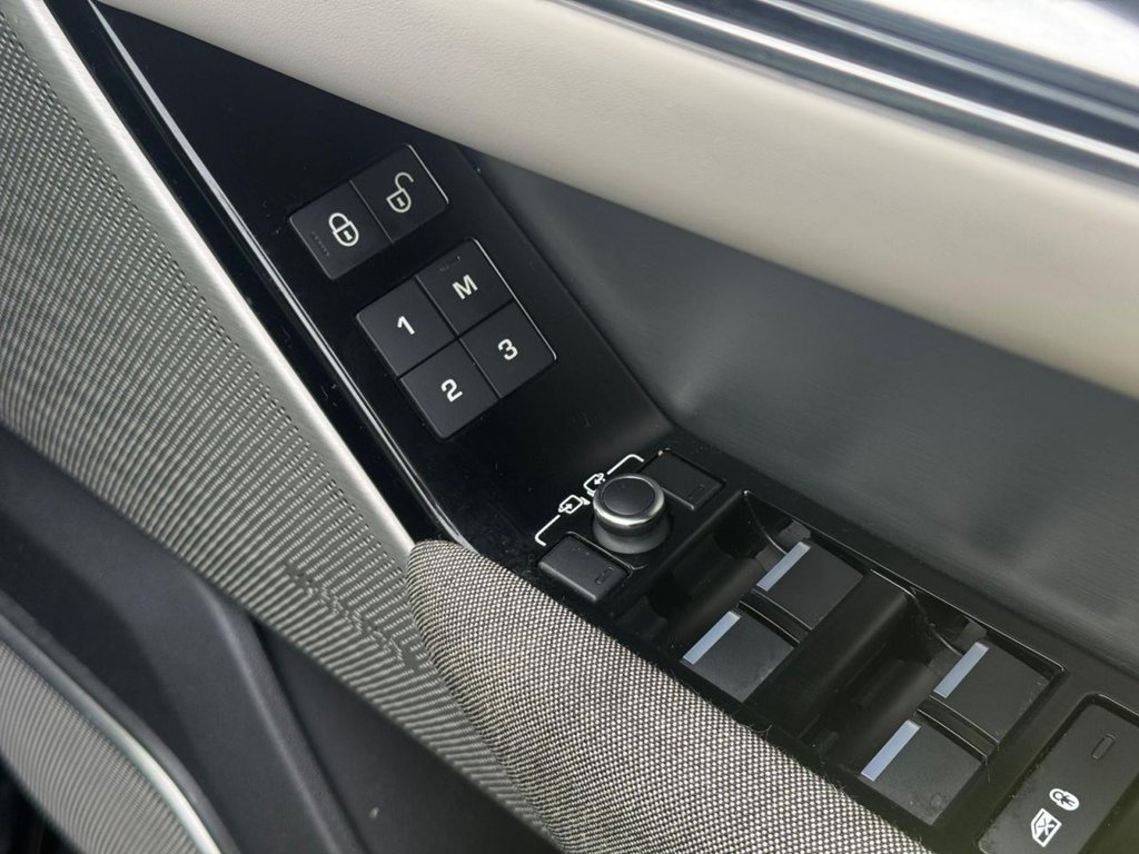 Used Land Rover Range Rover Velar 2018 for sale - 77572008: Photo 9