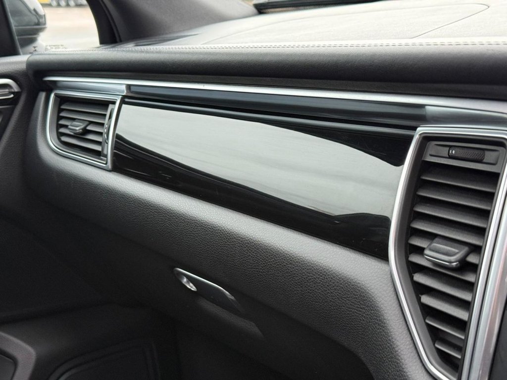 Used Porsche Macan 2016 for sale - 76147702: Photo 35