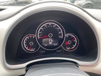 Used Volkswagen Beetle 2016 for sale - 78336392: Photo