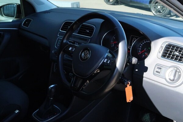 Used Volkswagen Polo 2015 for sale - 76068945: Photo 10