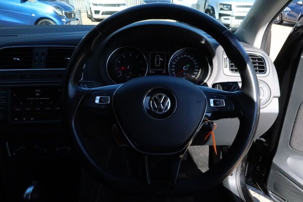 Used Volkswagen Polo 2015 for sale - 76068945: Photo 11
