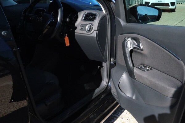 Used Volkswagen Polo 2015 for sale - 76068945: Photo 14