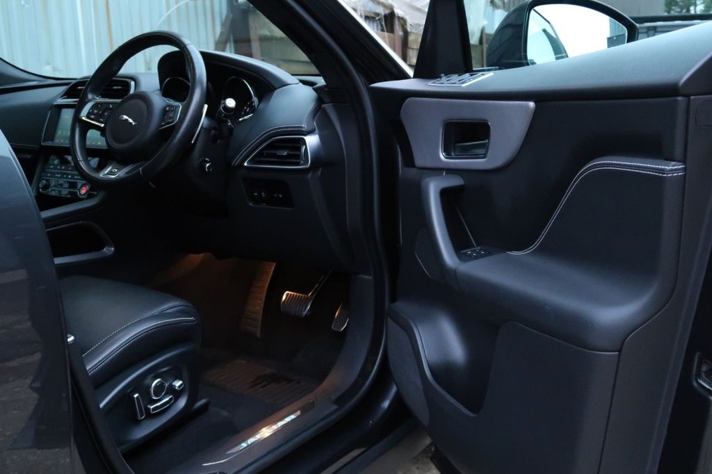 Used Jaguar F-Pace 2018 for sale - 77026819: Photo 14