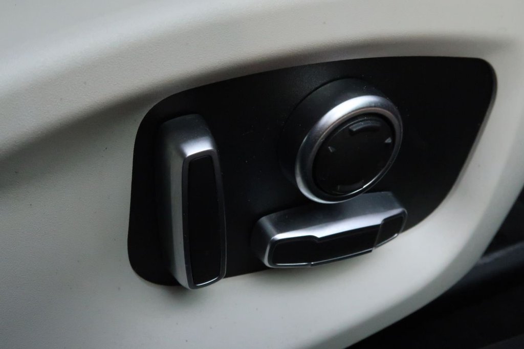 Used Jaguar XE 2019 for sale - 76345395: Photo 24