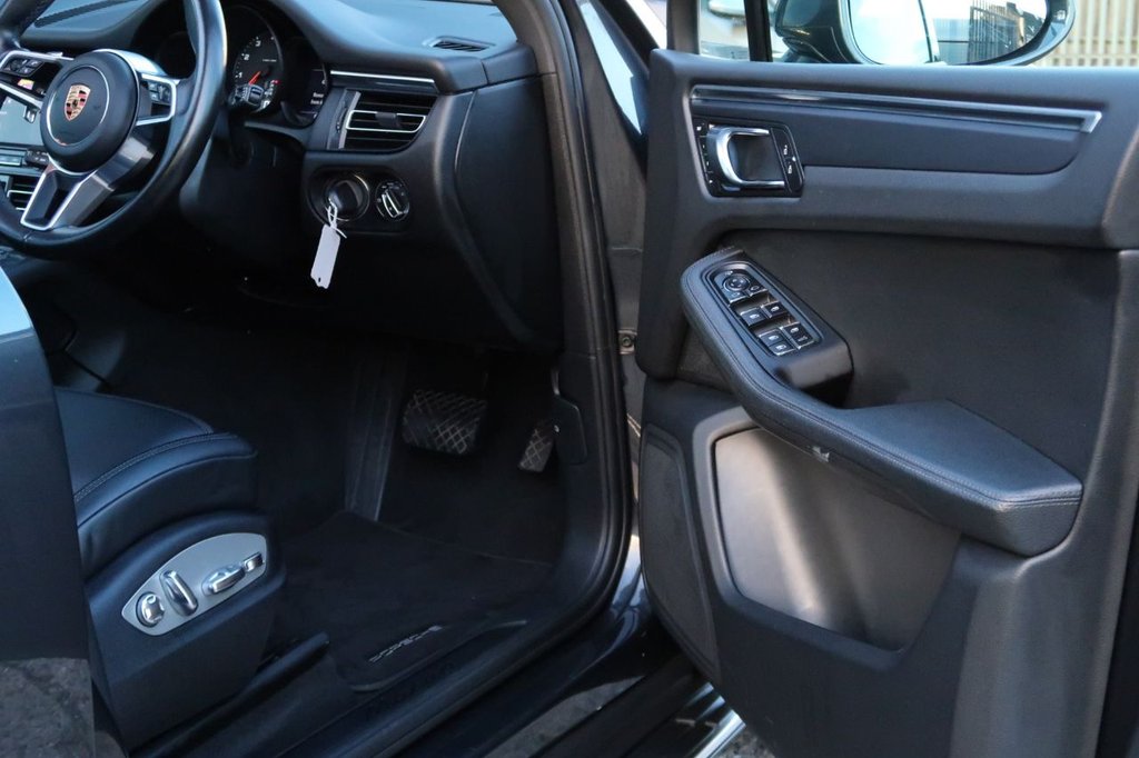 Used Porsche Macan 2020 for sale - 76546702: Photo 12