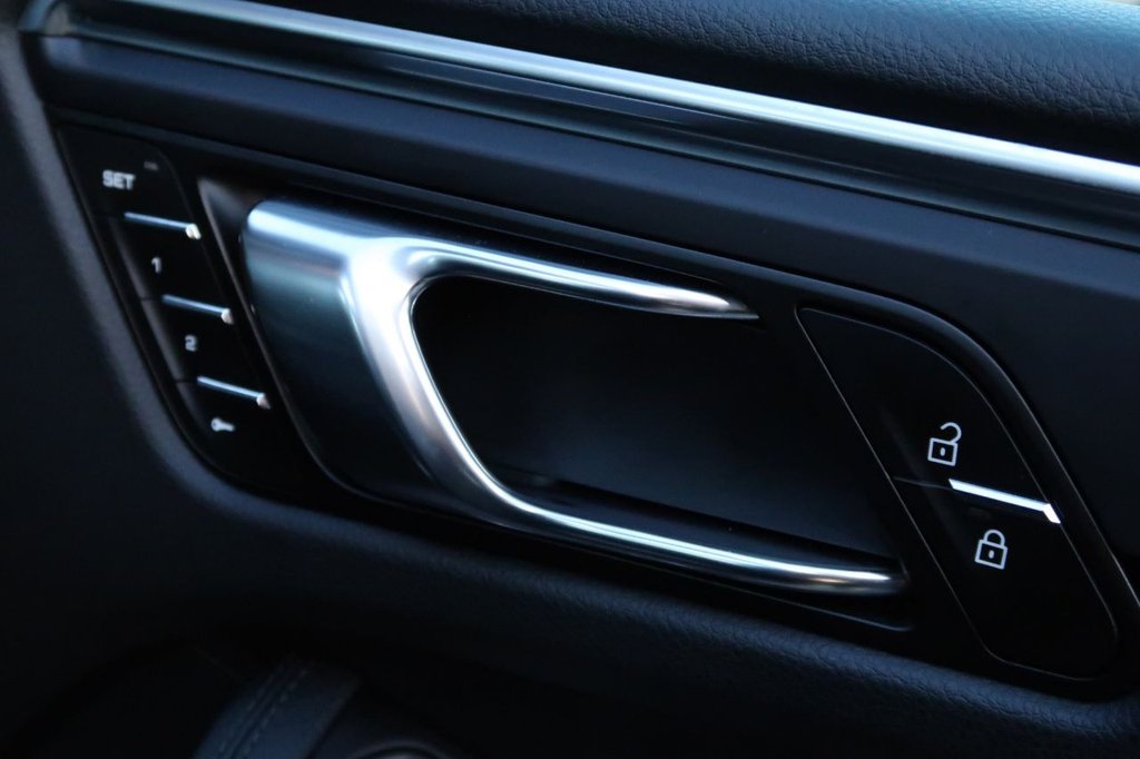 Used Porsche Macan 2020 for sale - 76546702: Photo 16
