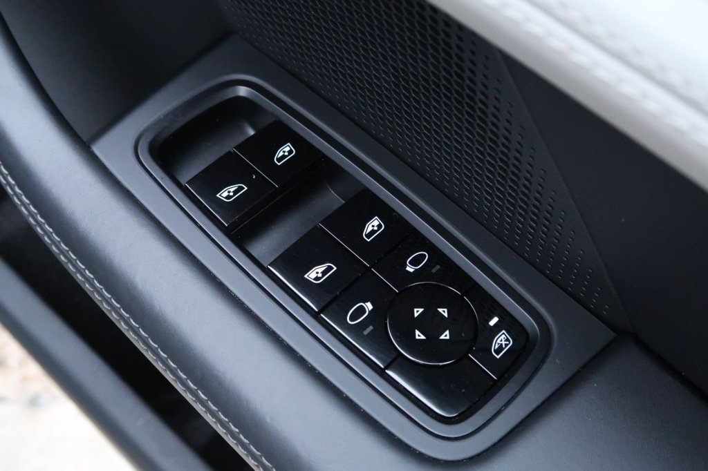 Used Porsche Taycan 2021 for sale - 76119289: Photo 12