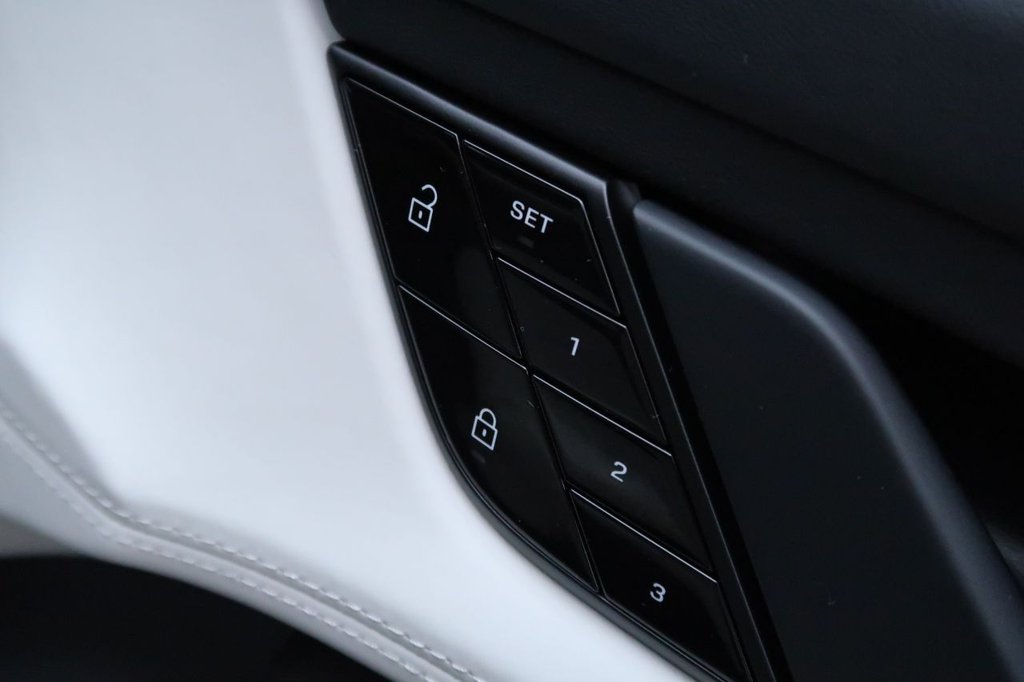 Used Porsche Taycan 2021 for sale - 76119289: Photo 14