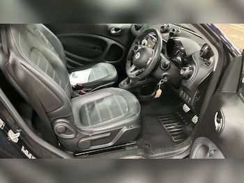 Used smart fortwo 2018 for sale - 77332999: Photo