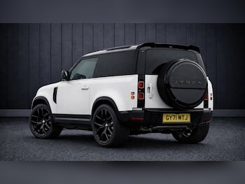 Used Land Rover Defender 2021 for sale - 77850396: Photo