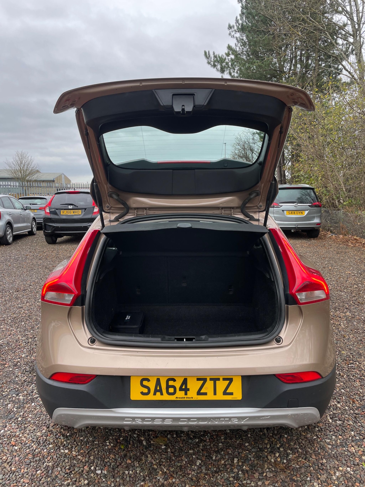 Used Volvo V40 2014 for sale - 76717528: Photo 11