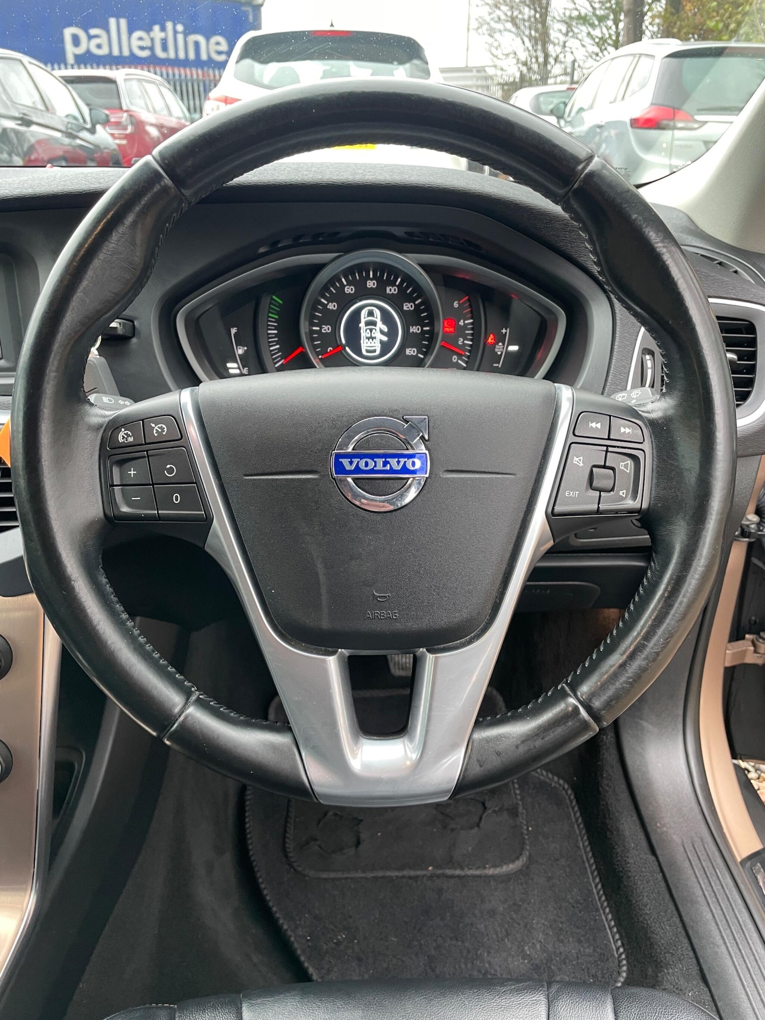 Used Volvo V40 2014 for sale - 76717528: Photo 19