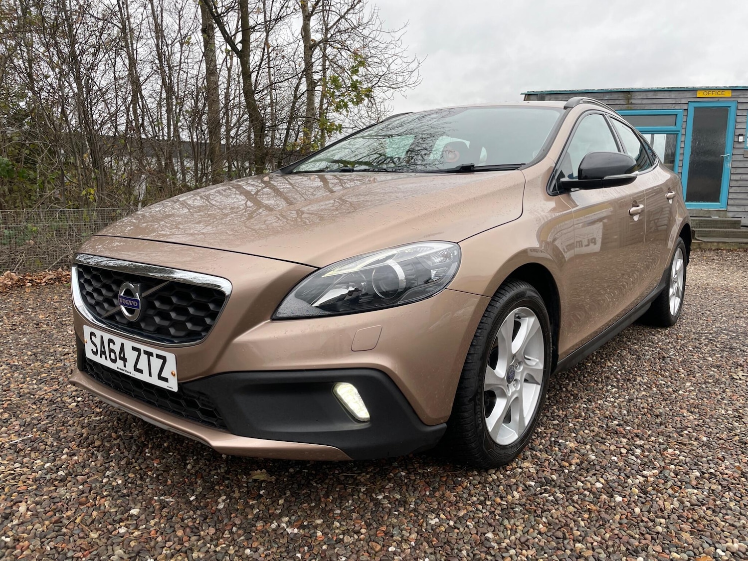 Used Volvo V40 2014 for sale - 76717528: Photo 2