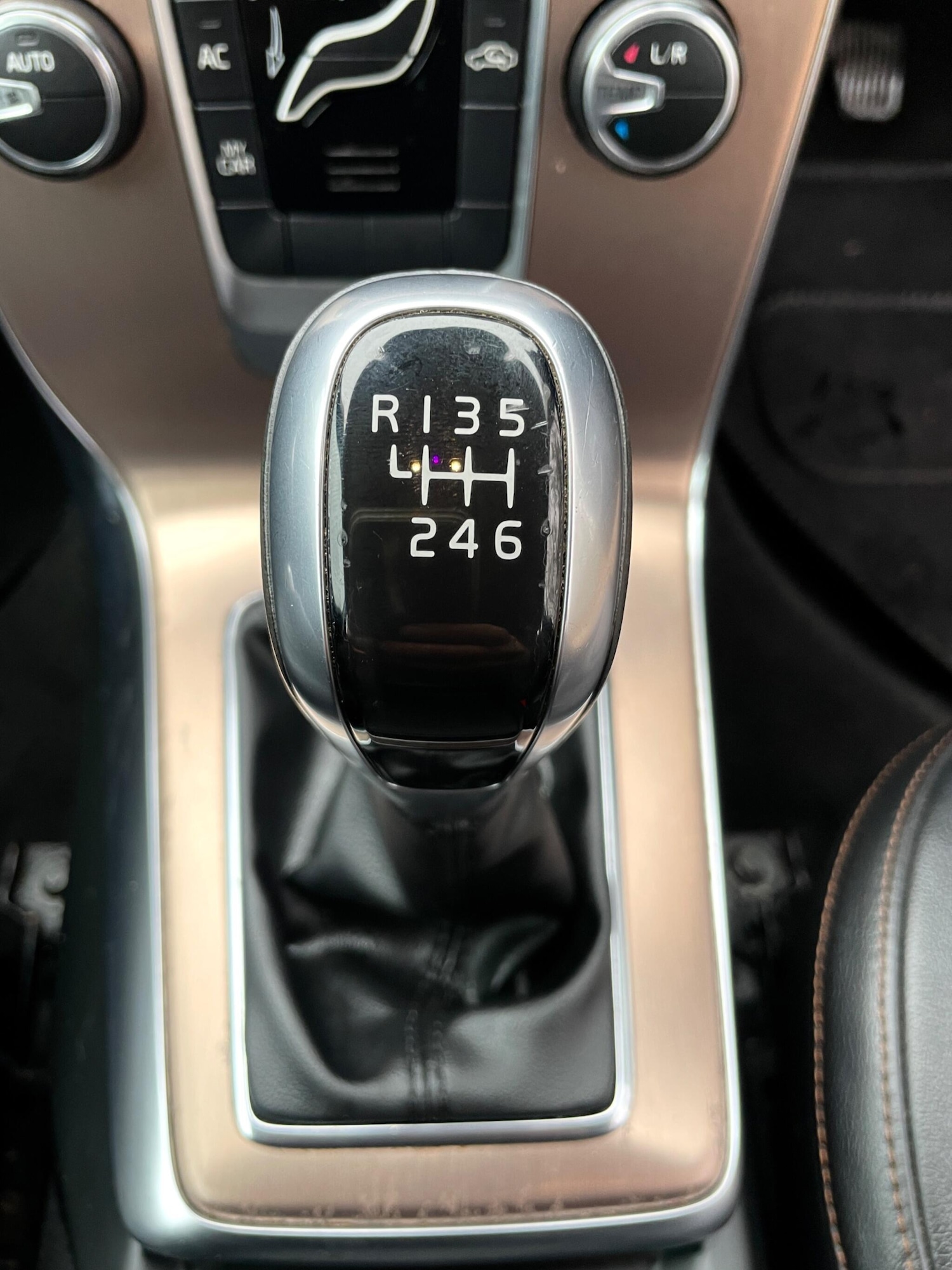 Used Volvo V40 2014 for sale - 76717528: Photo 22