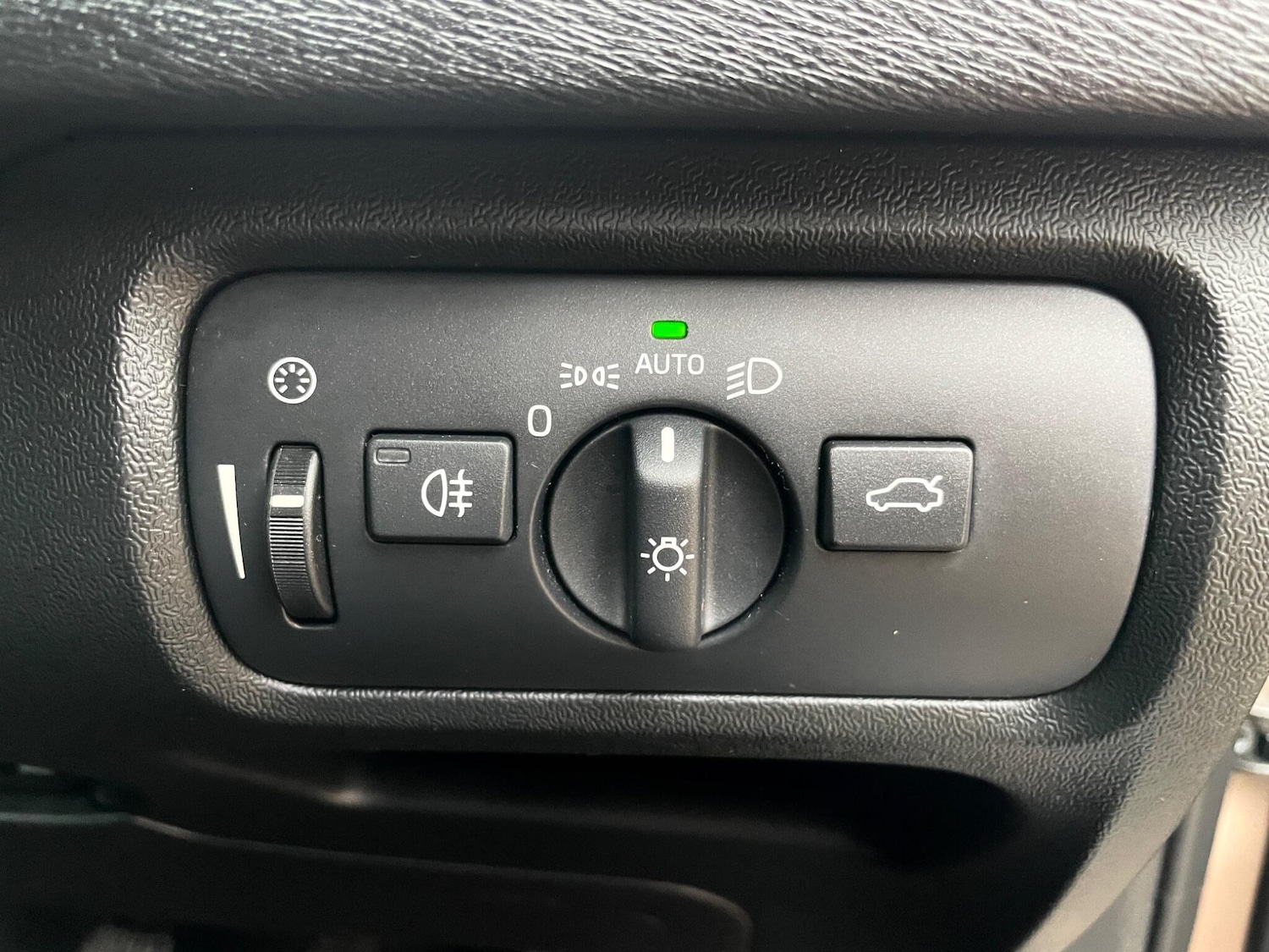 Used Volvo V40 2014 for sale - 76717528: Photo 23