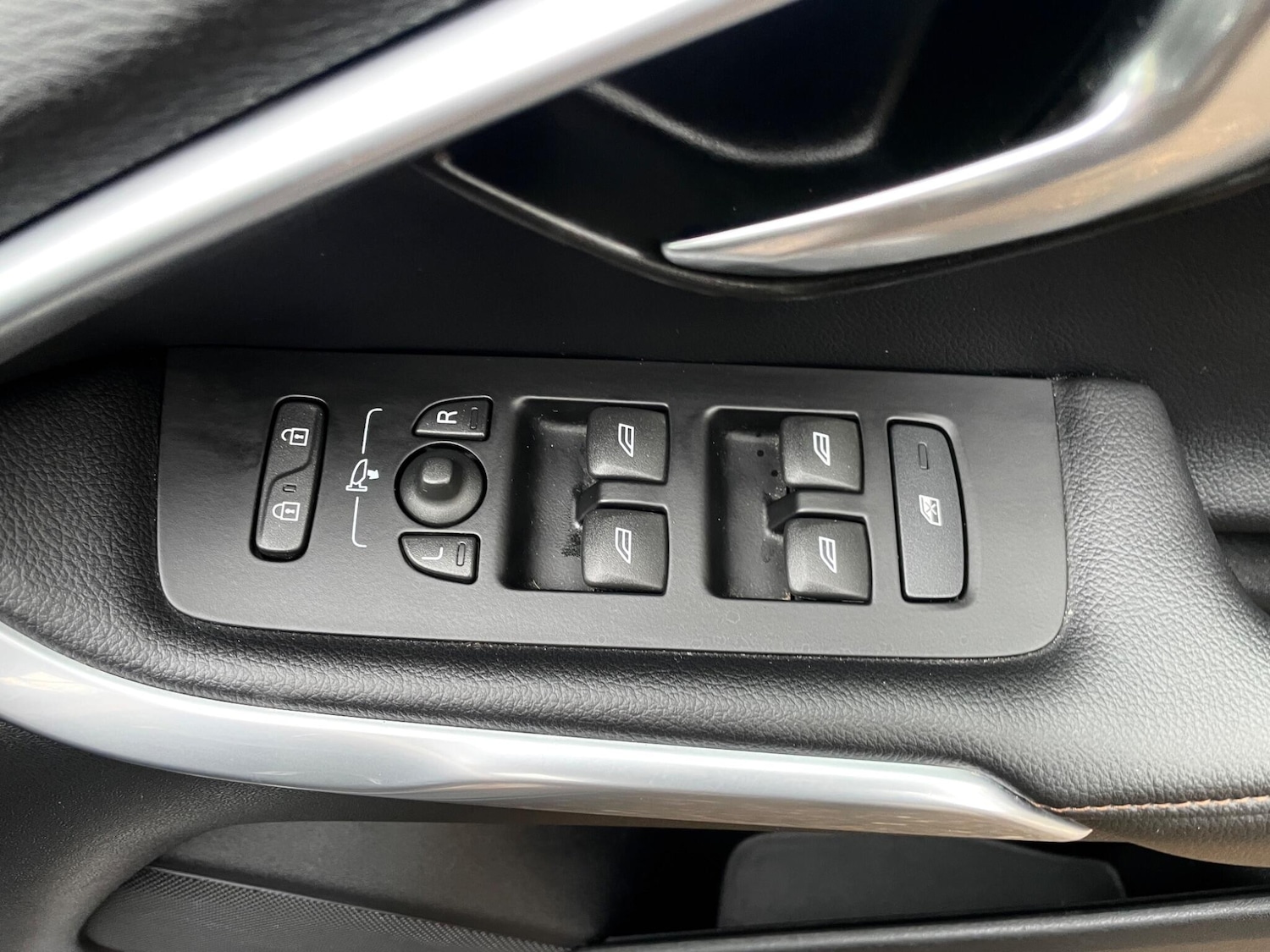 Used Volvo V40 2014 for sale - 76717528: Photo 24