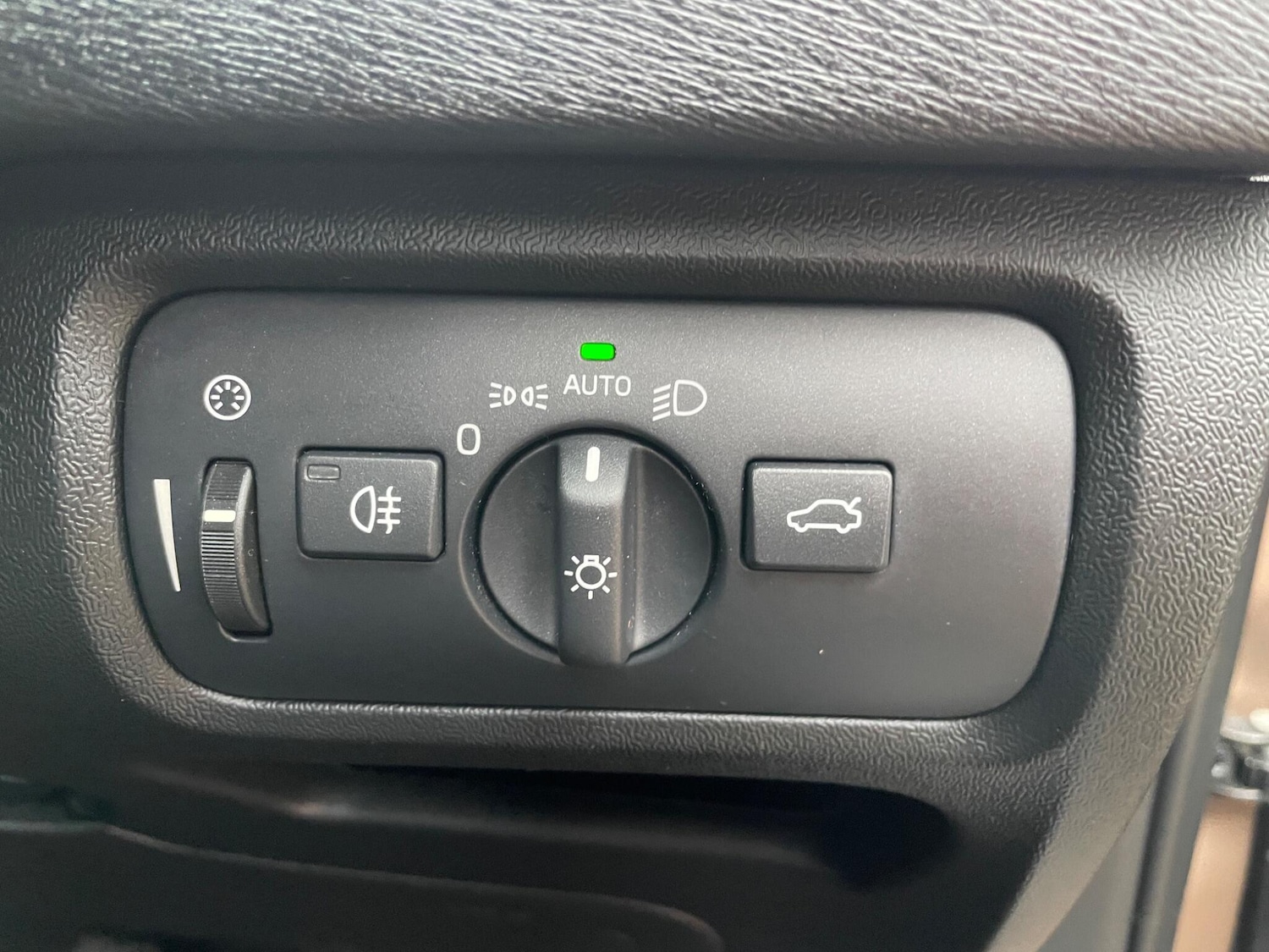 Used Volvo V40 2014 for sale - 76717528: Photo 25