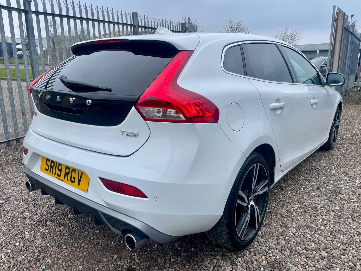 Used Volvo V40 2019 for sale - 77983043: Photo 3