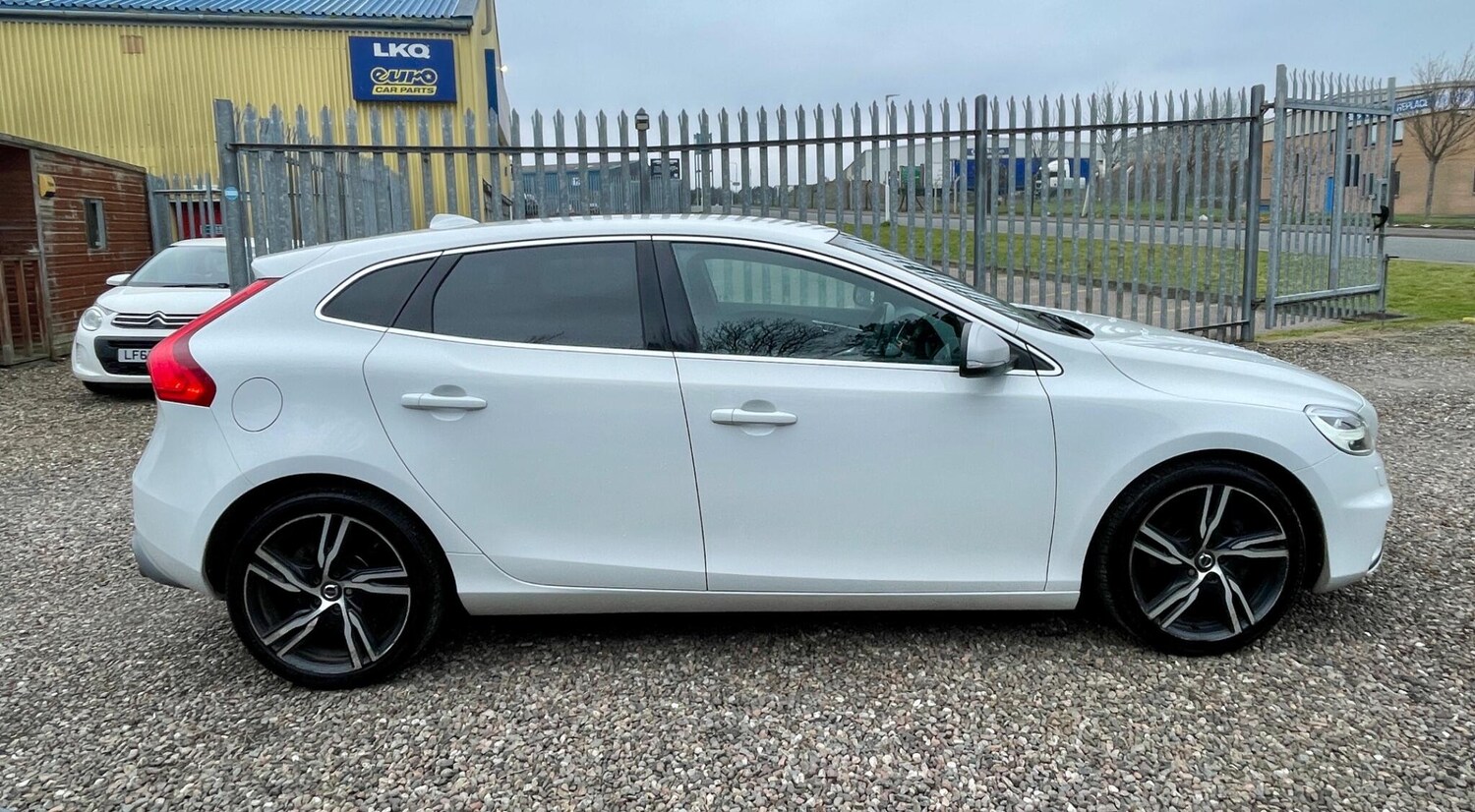 Used Volvo V40 2019 for sale - 77983043: Photo 5