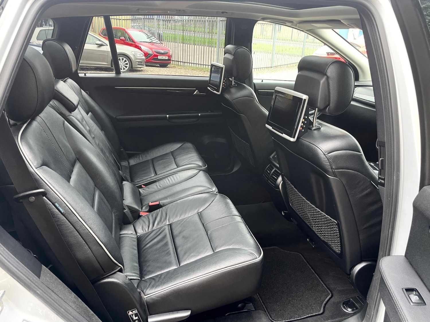 Used Mercedes-Benz R Class 2010 for sale - 76271849: Photo 14