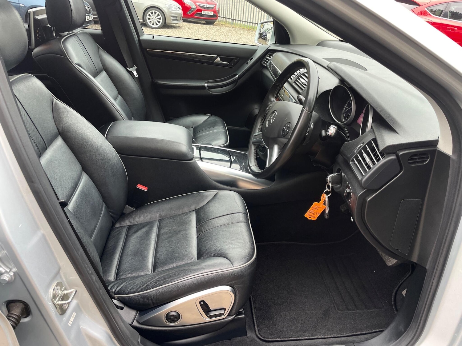 Used Mercedes-Benz R Class 2010 for sale - 76271849: Photo 15