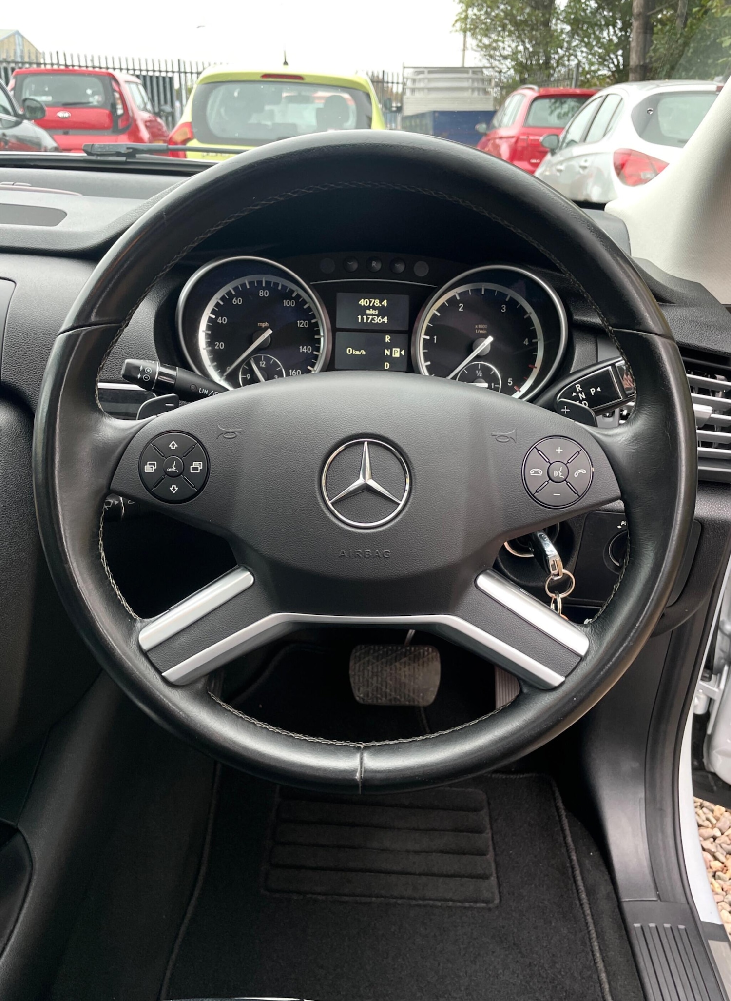 Used Mercedes-Benz R Class 2010 for sale - 76271849: Photo 17