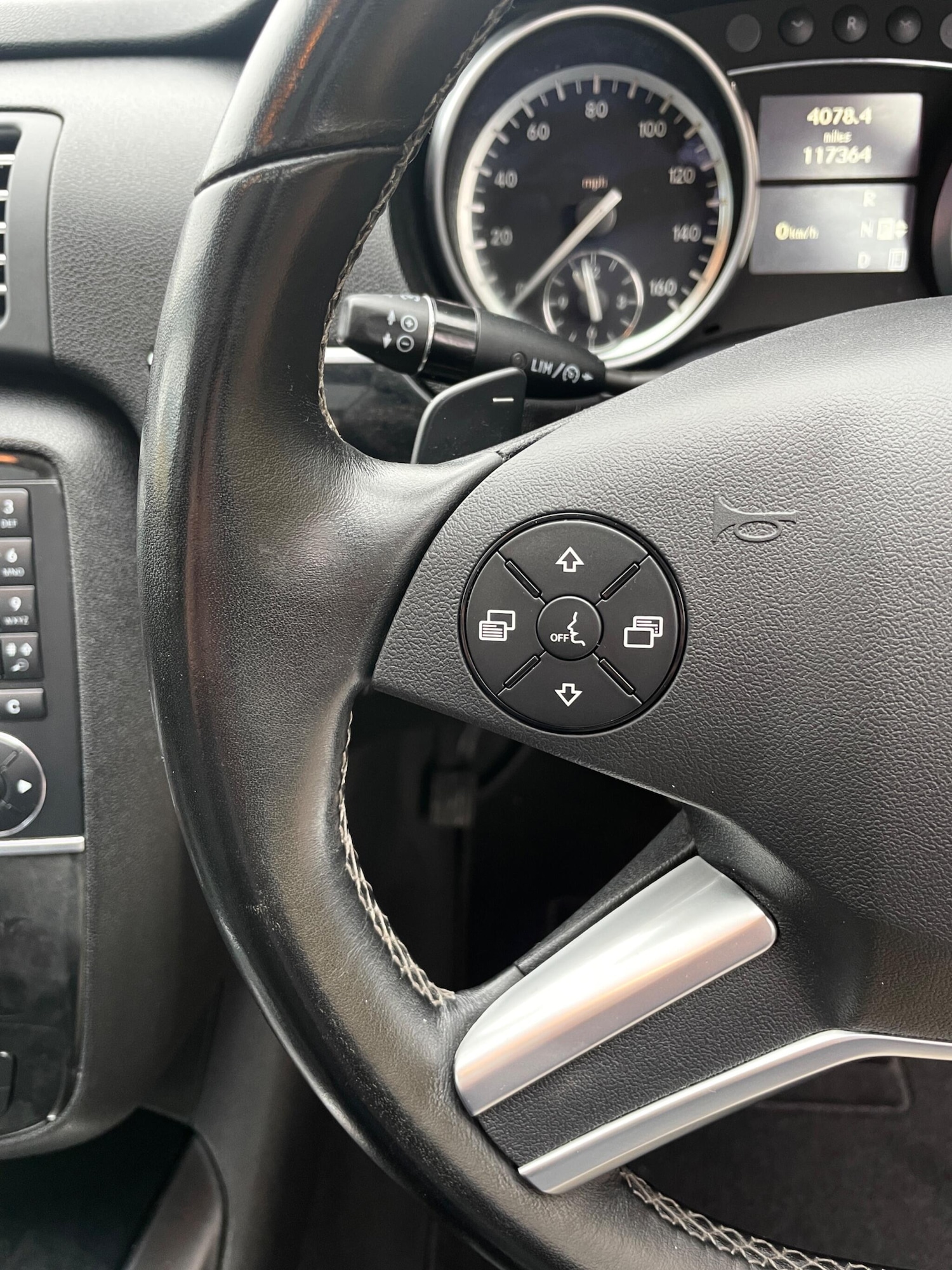 Used Mercedes-Benz R Class 2010 for sale - 76271849: Photo 19