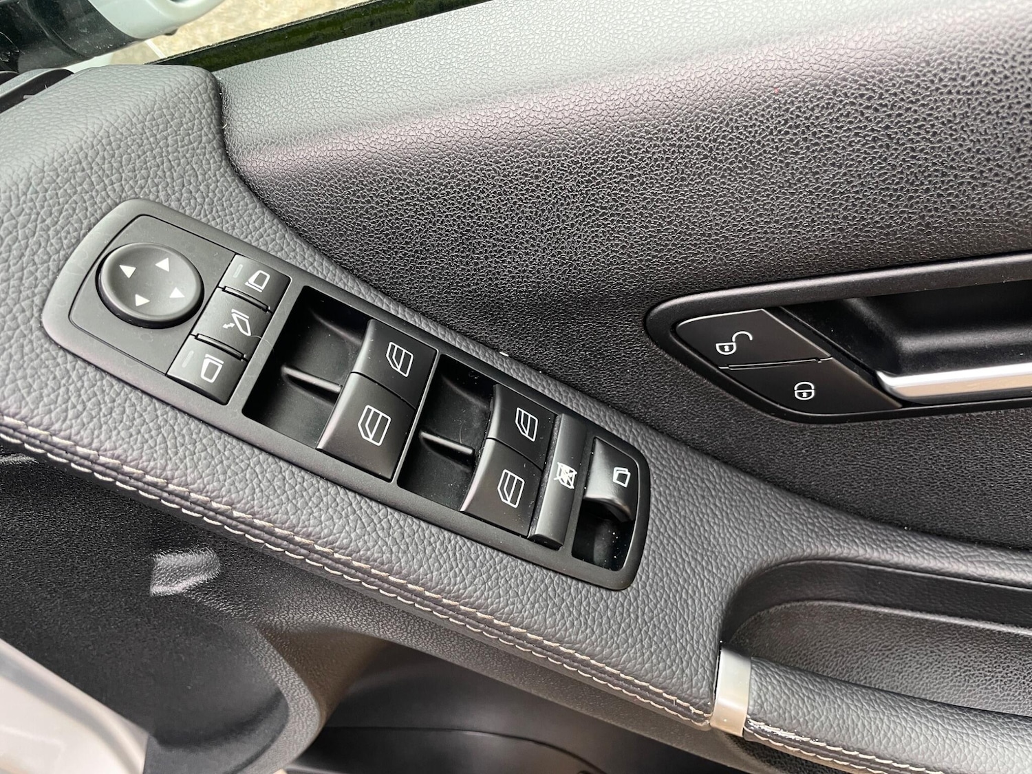 Used Mercedes-Benz R Class 2010 for sale - 76271849: Photo 22