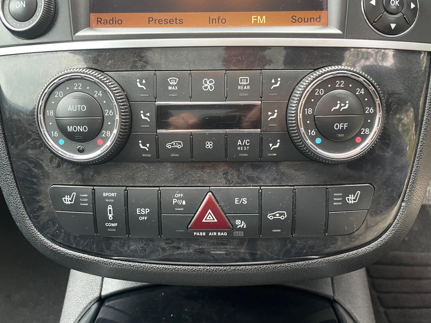 Used Mercedes-Benz R Class 2010 for sale - 76271849: Photo 25