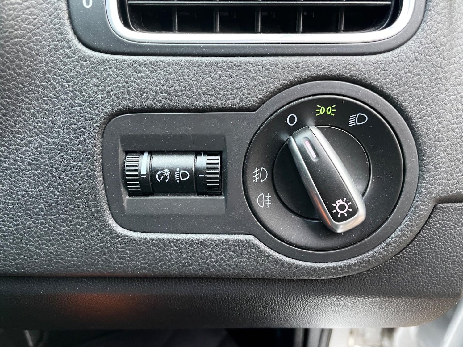 Used Volkswagen Polo 2010 for sale - 76754765: Photo 24