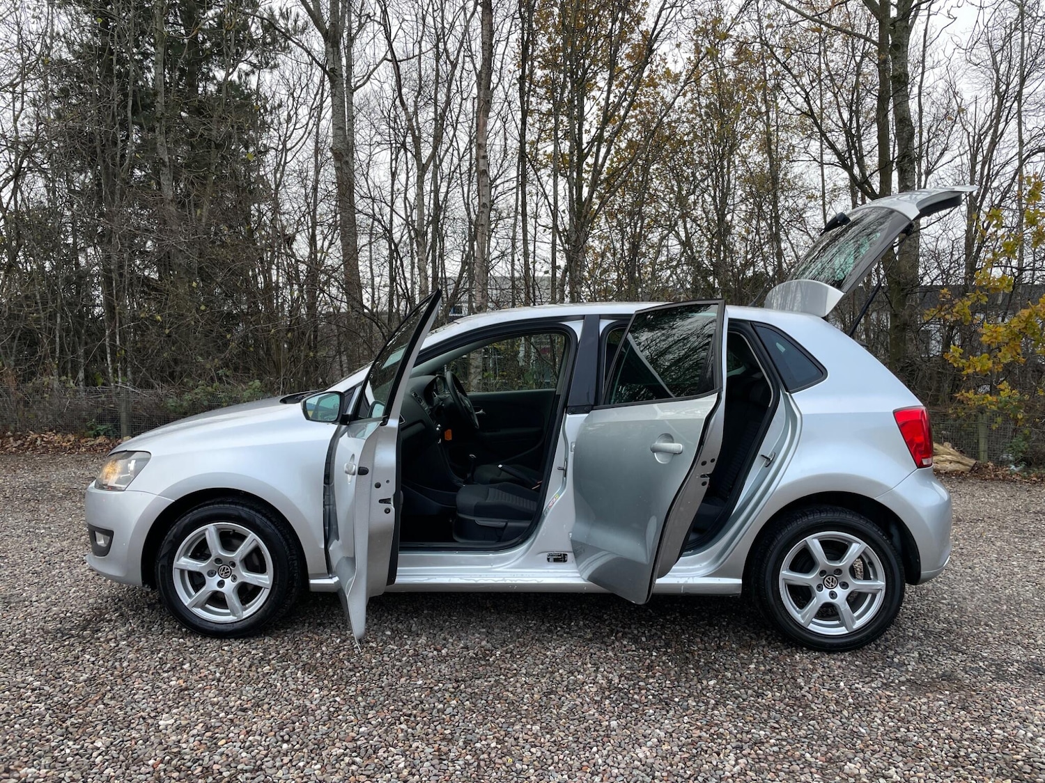 Used Volkswagen Polo 2010 for sale - 76754765: Photo 8