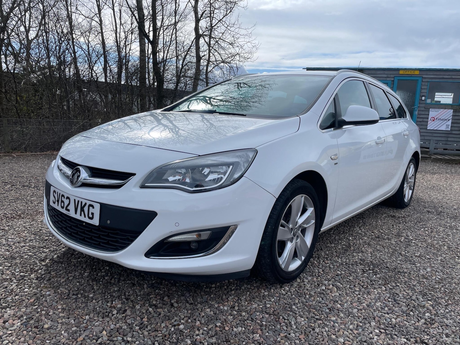 Used Vauxhall Astra 2012 for sale - 77894036: Photo 2