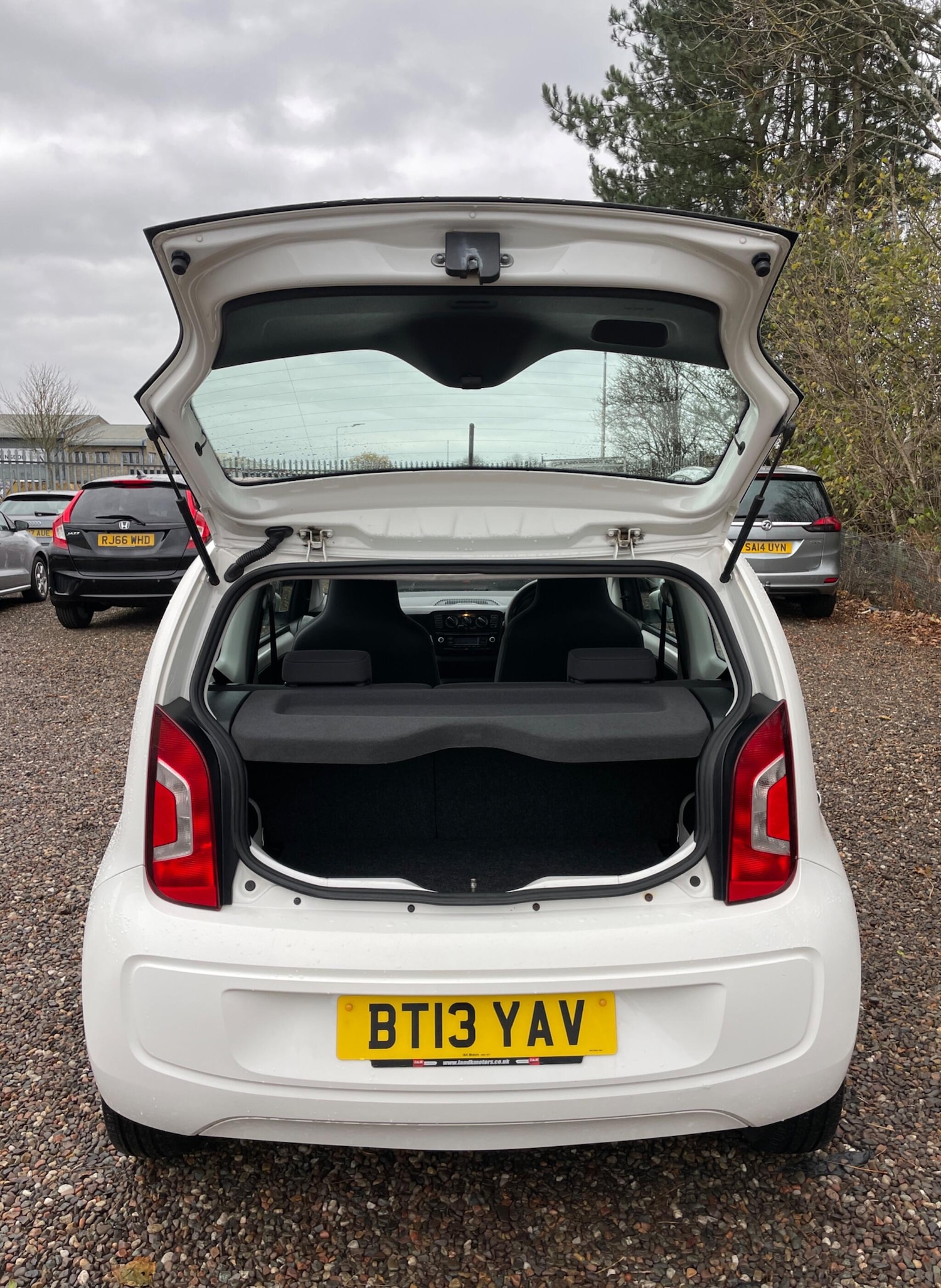 Used Volkswagen up! 2013 for sale - 76717520: Photo 11