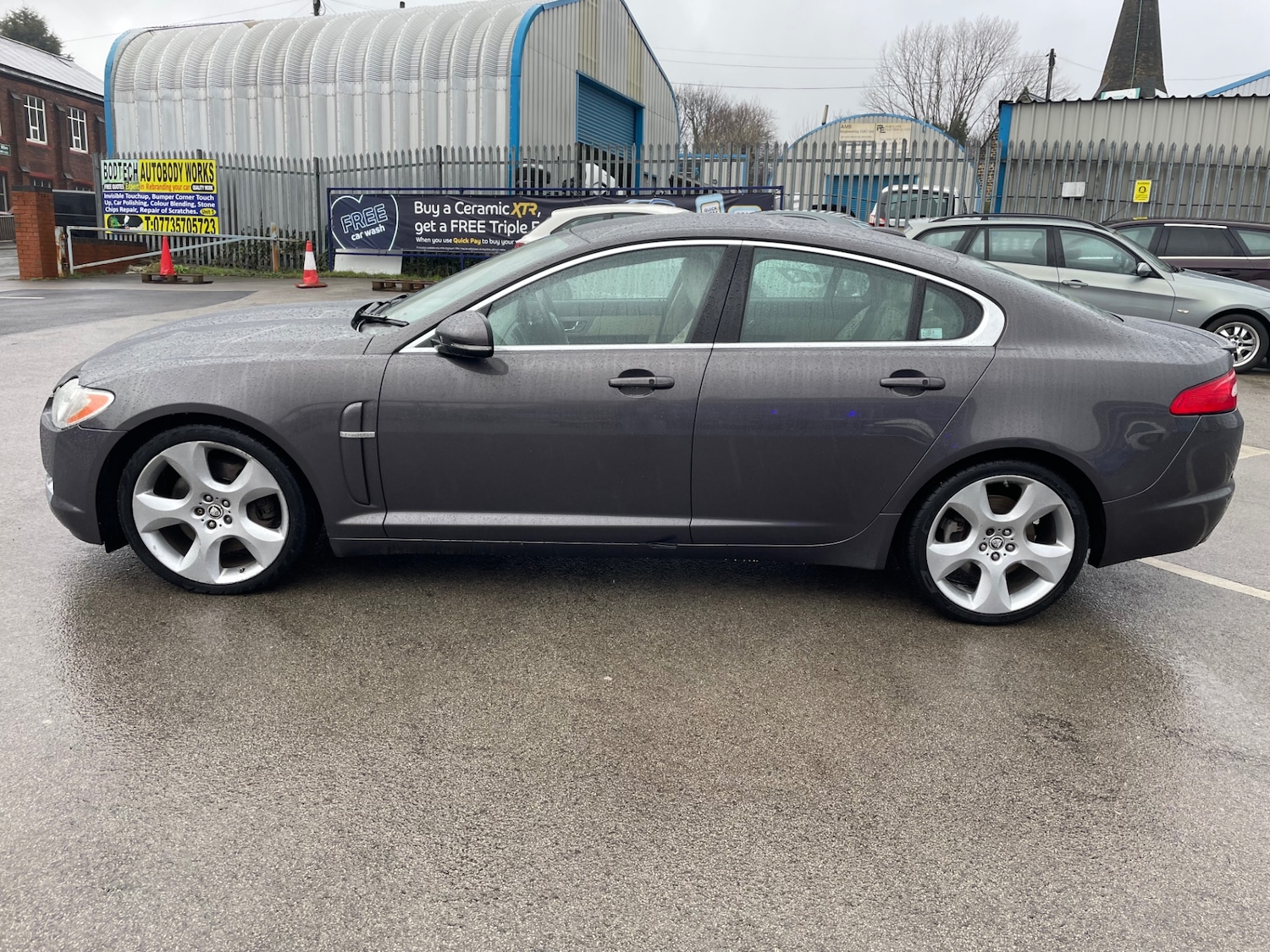 Used Jaguar XF 2010 for sale - 77782112: Photo 4