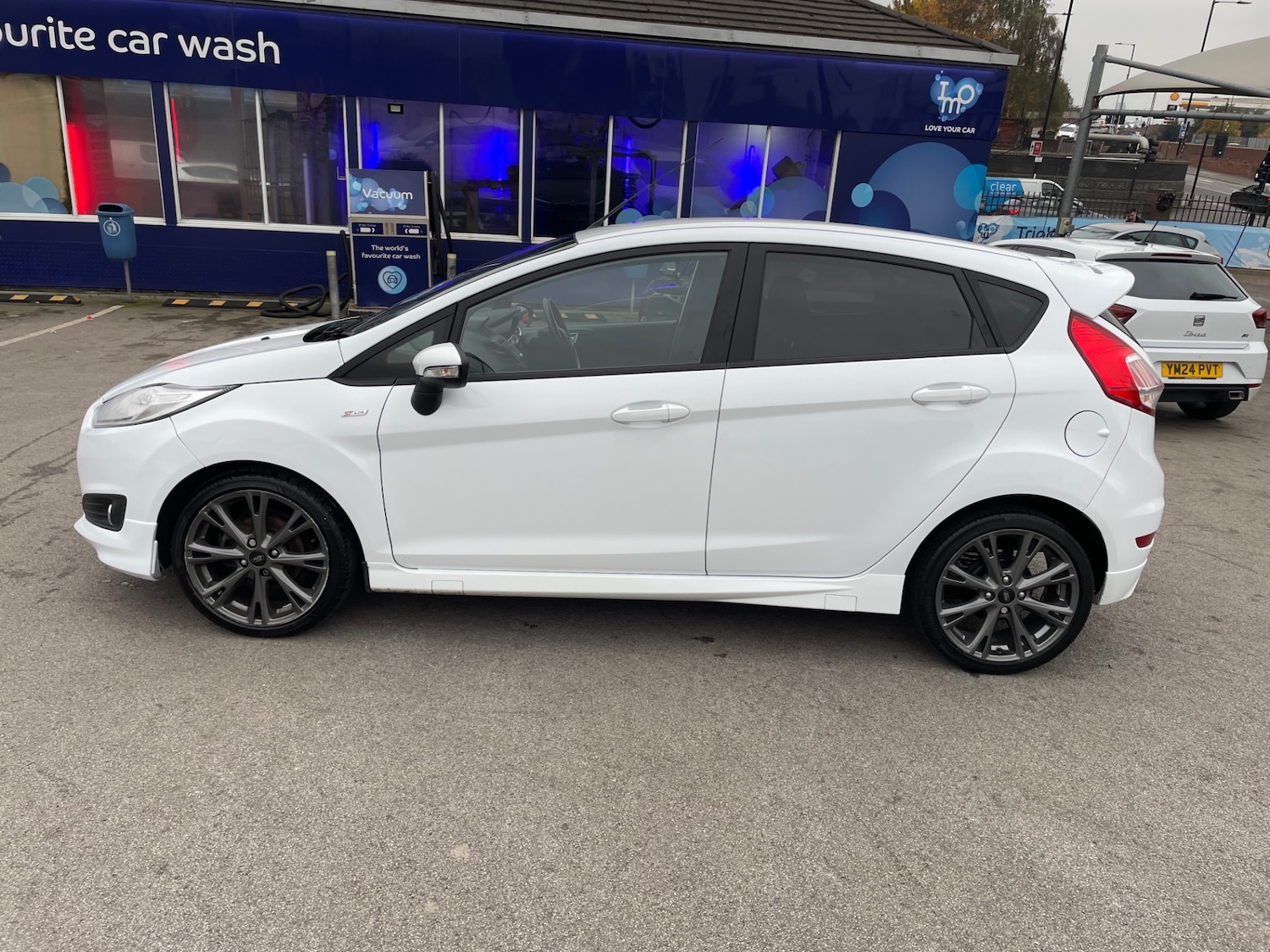 Used Ford Fiesta 2017 for sale - 76428789: Photo 4