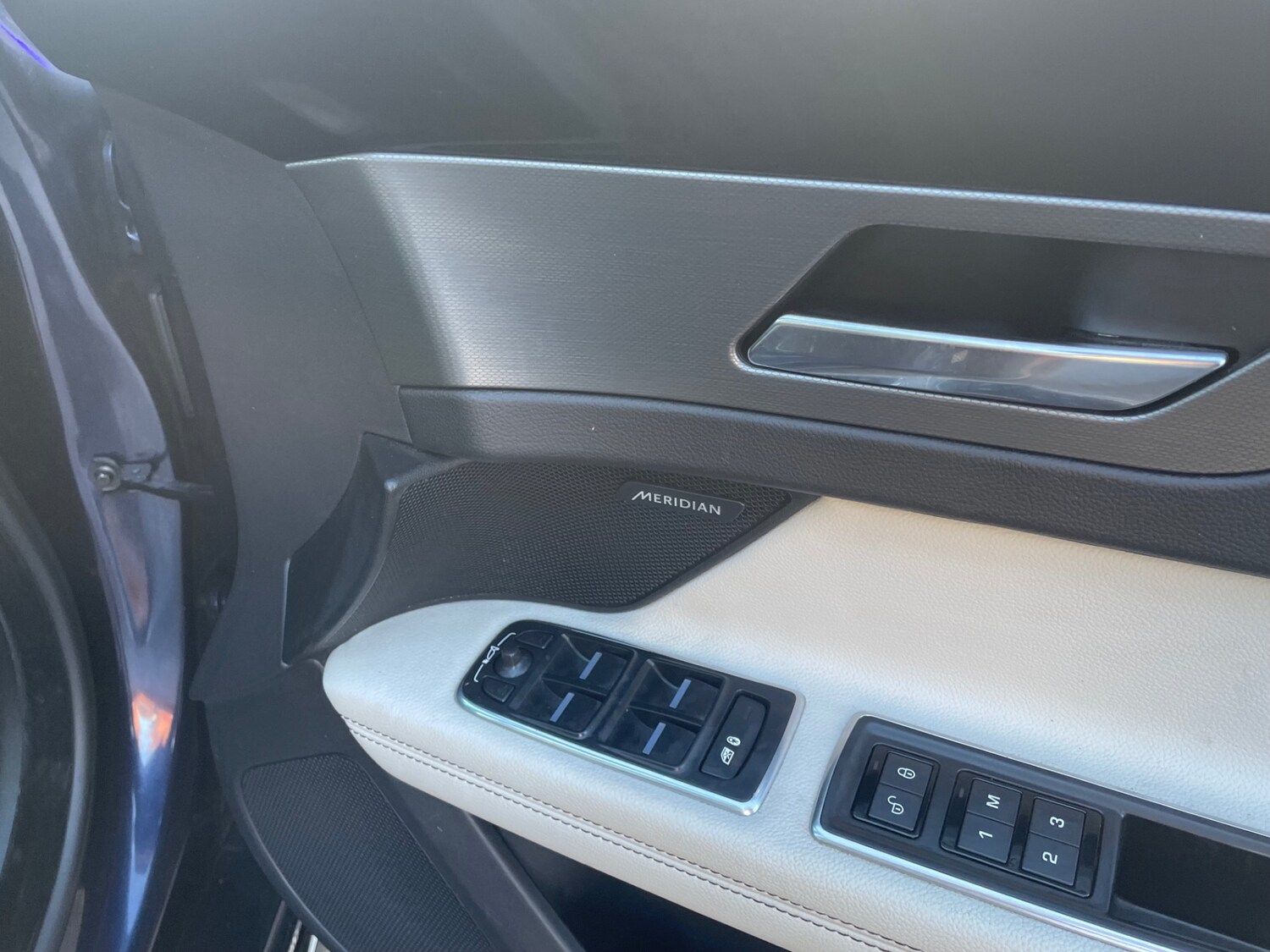 Used Jaguar XF 2016 for sale - 77681571: Photo 16