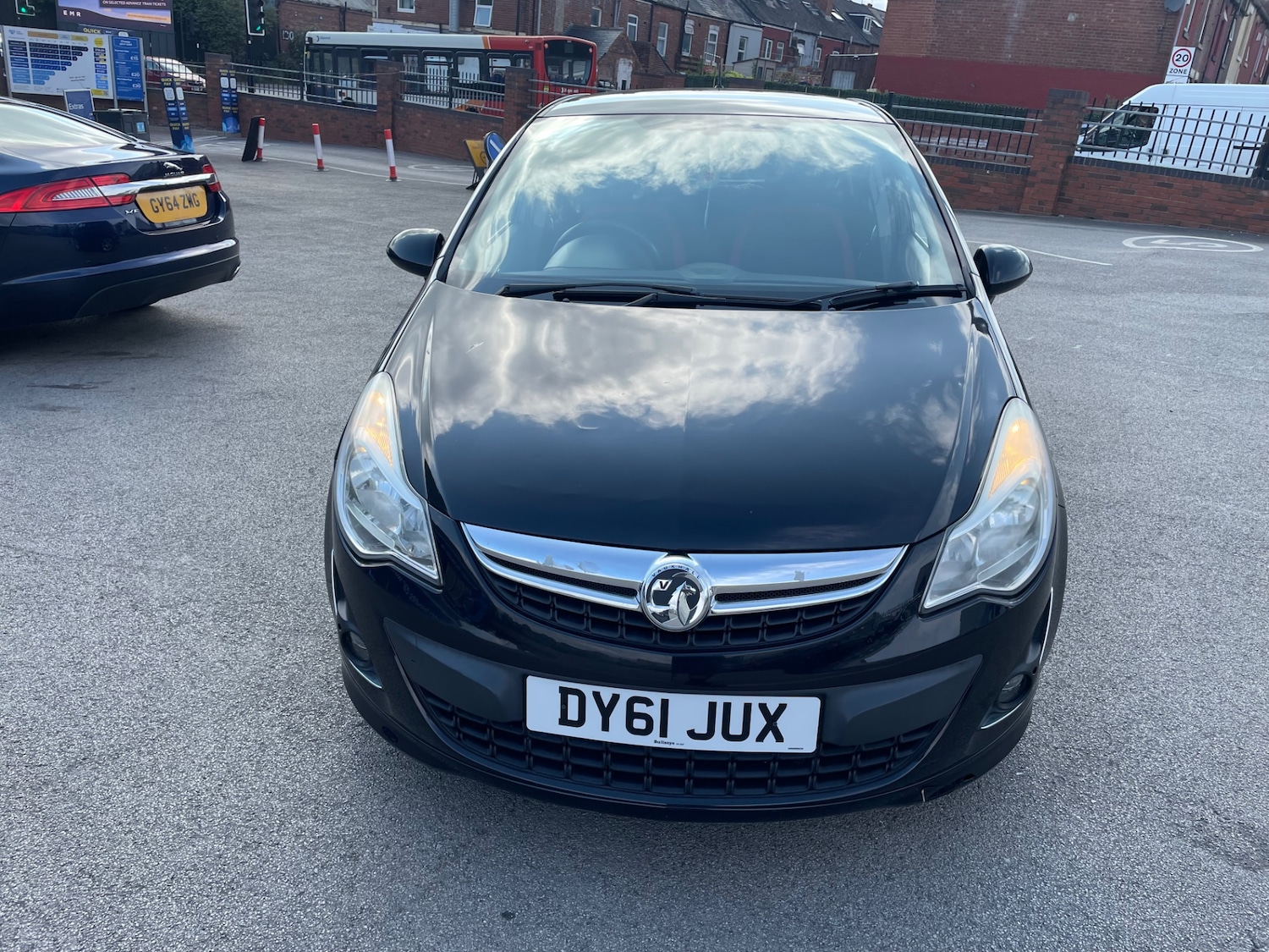 Used Vauxhall Corsa 2011 for sale - 77052046: Photo 2