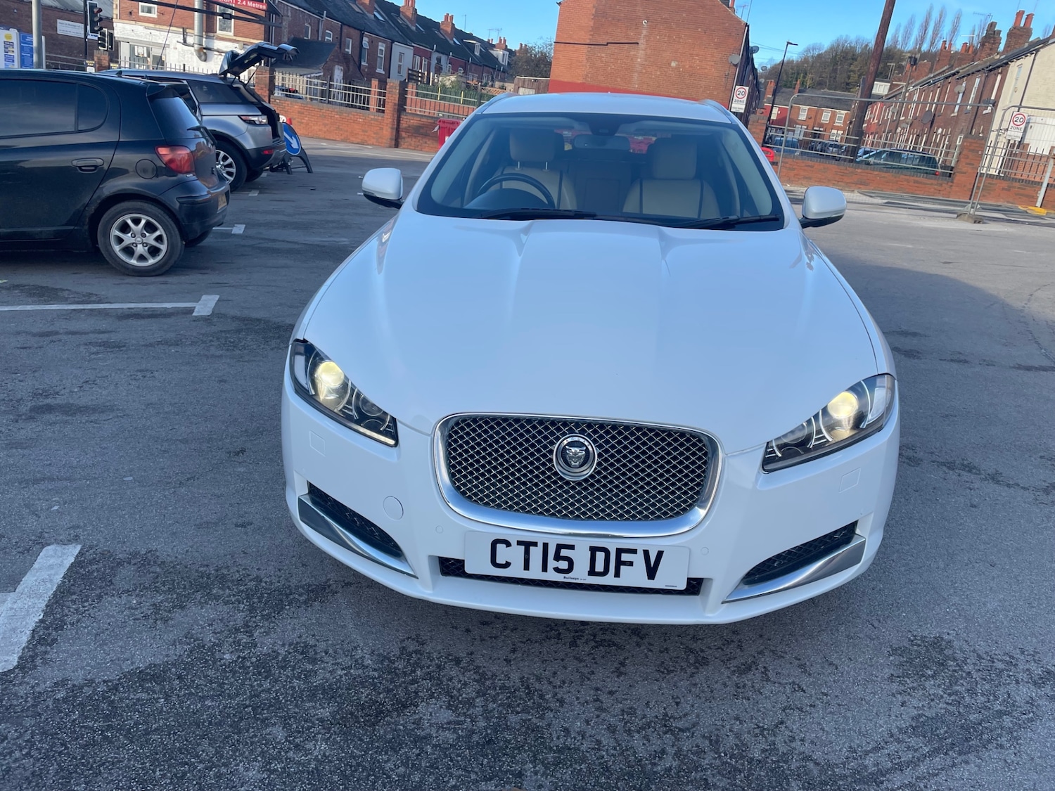 Used Jaguar XF 2015 for sale - 76922136: Photo 2