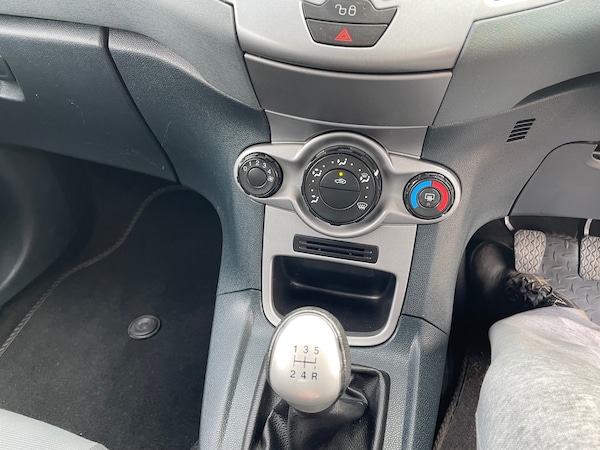 Used Ford Fiesta 2010 for sale - 76237101: Photo 15