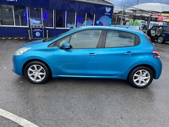 Used Peugeot 208 2013 for sale - 77079396: Photo