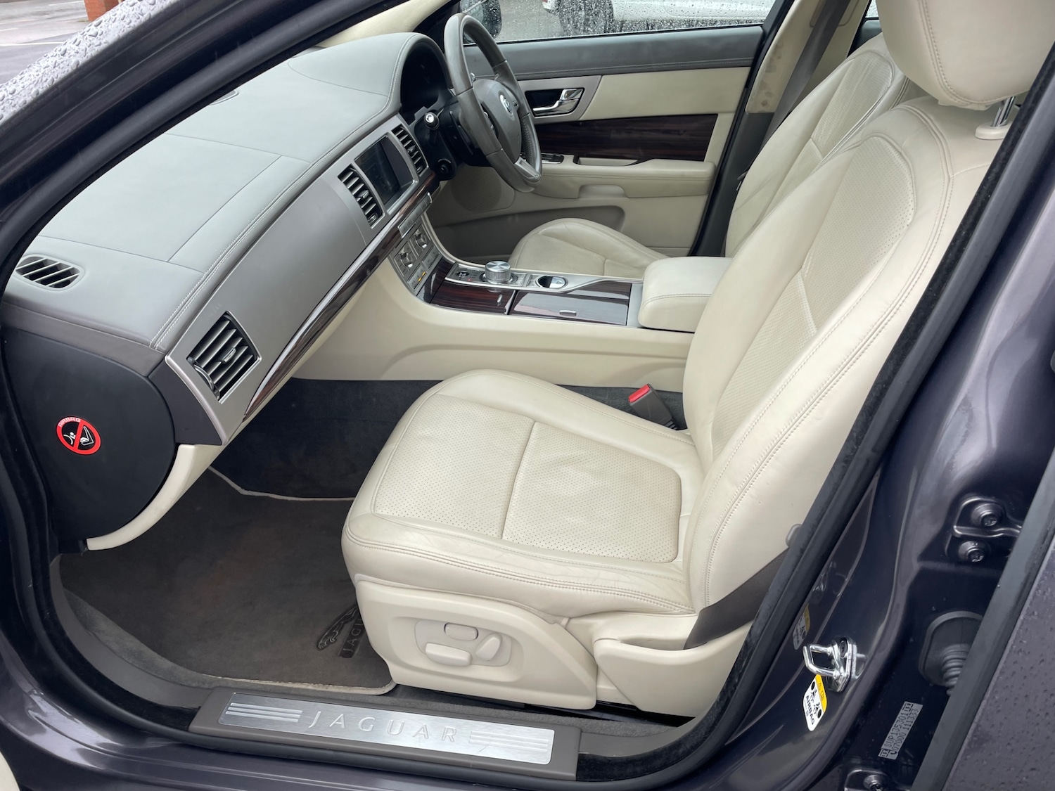 Used Jaguar XF 2010 for sale - 77951772: Photo 11