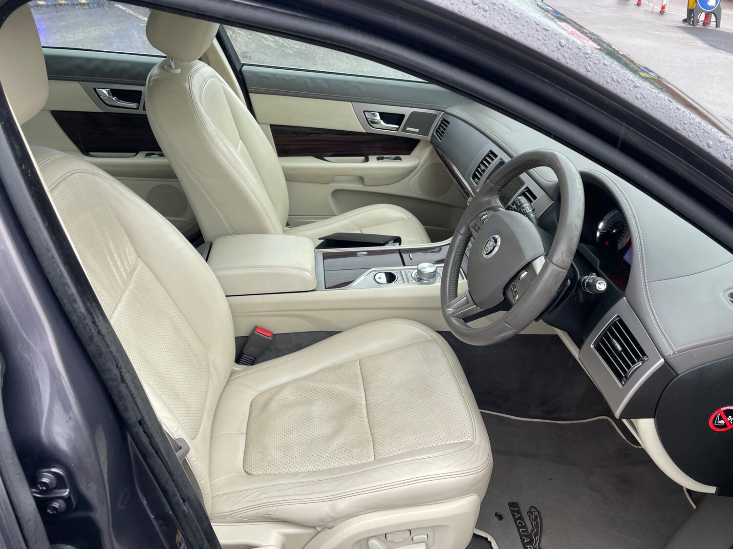 Used Jaguar XF 2010 for sale - 77951772: Photo 15