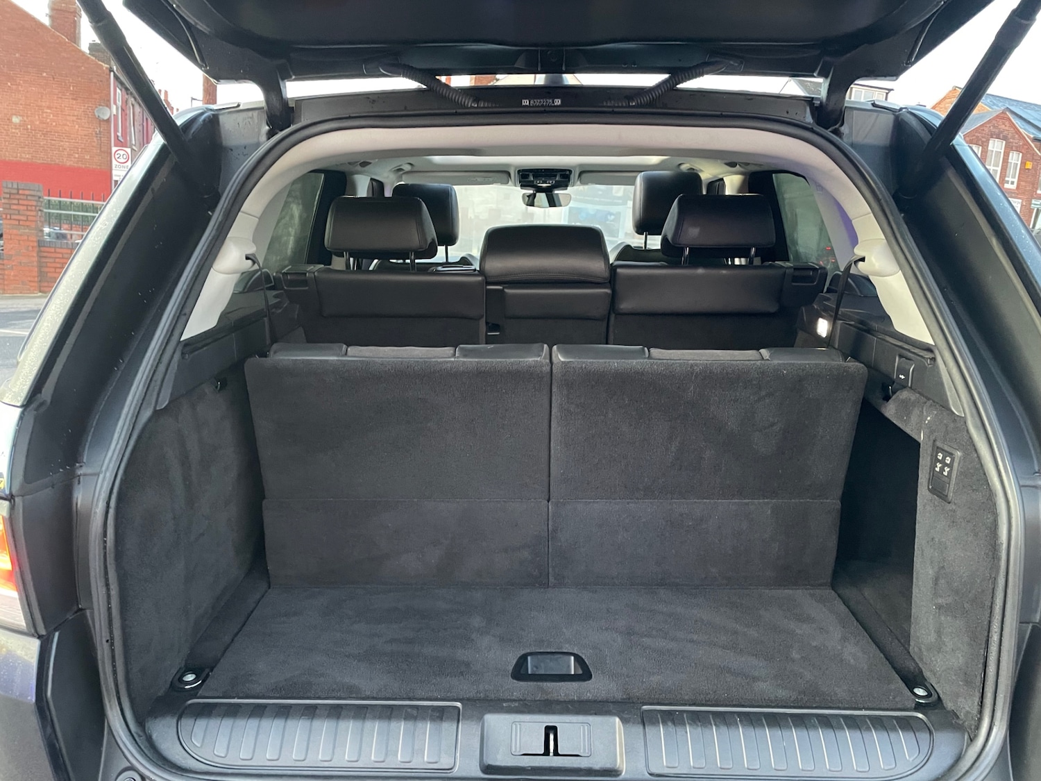 Used Land Rover Range Rover Sport 2016 for sale - 77610652: Photo 9