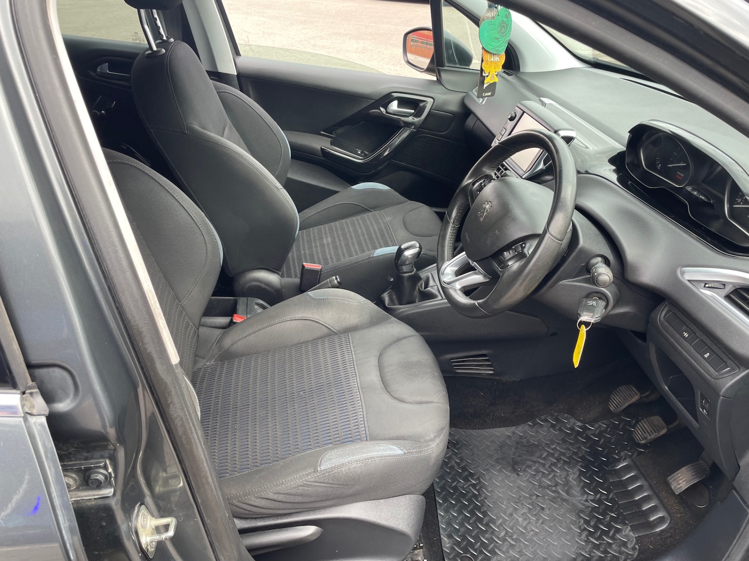 Used Peugeot 208 2014 for sale - 76430620: Photo 14