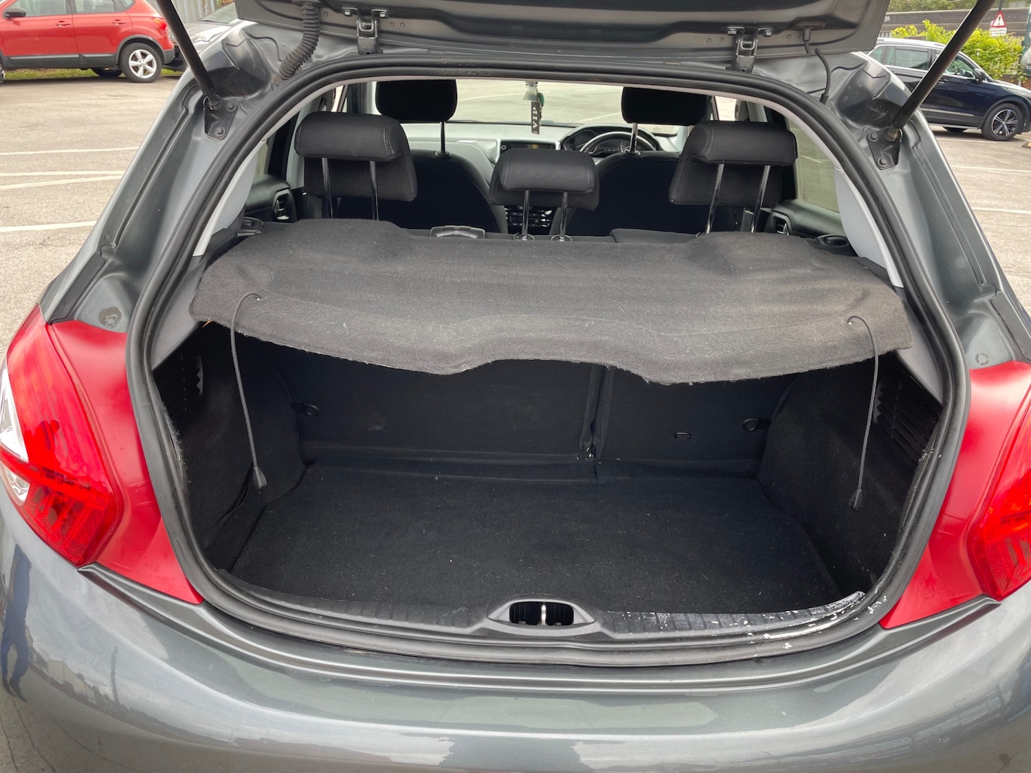 Used Peugeot 208 2014 for sale - 76430620: Photo 19