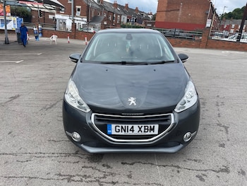 Used Peugeot 208 2014 for sale - 76430620: Photo