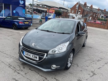 Used Peugeot 208 2014 for sale - 76430620: Photo