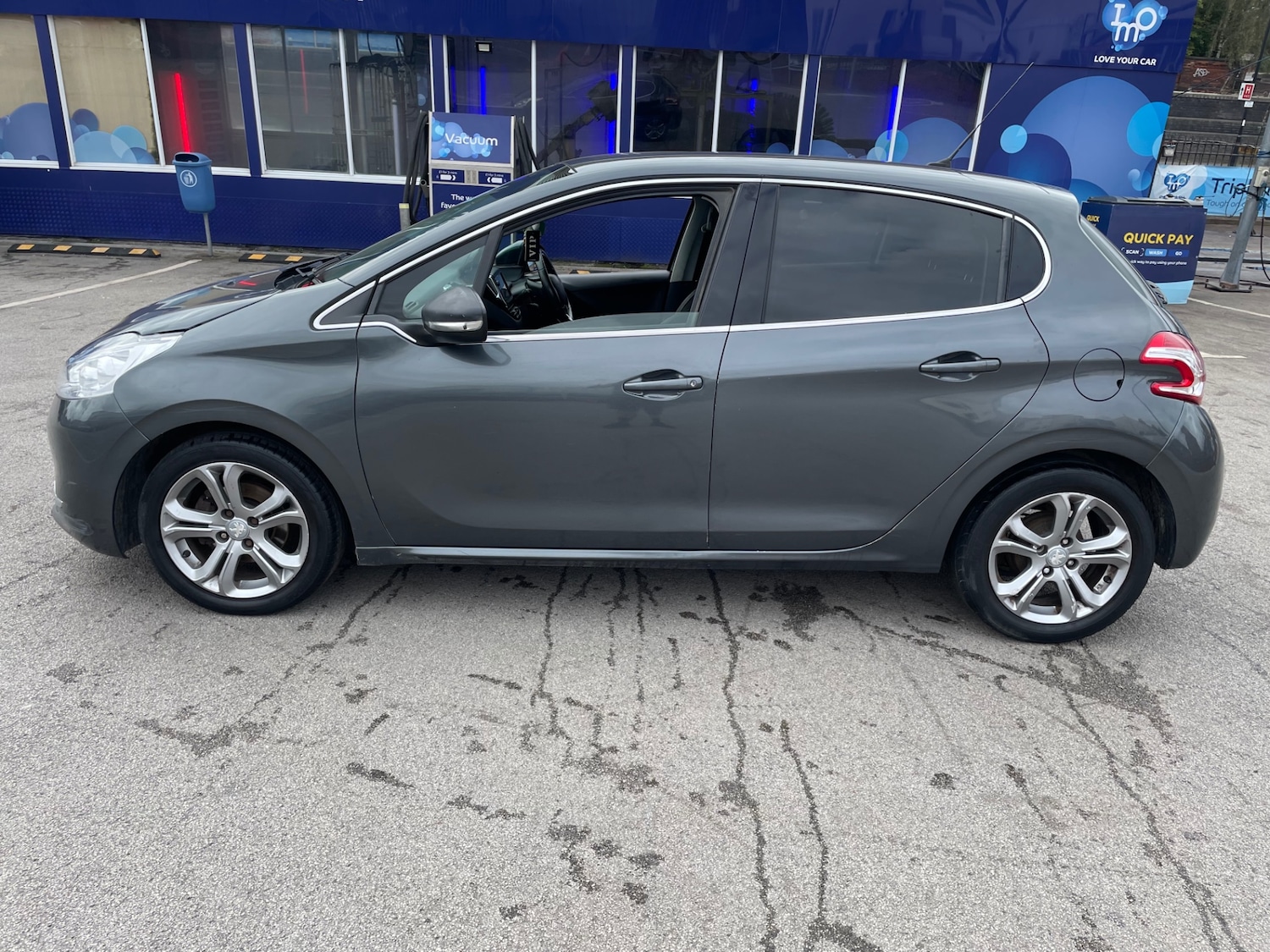 Used Peugeot 208 2014 for sale - 76430620: Photo 4