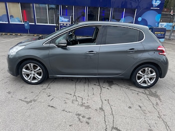 Used Peugeot 208 2014 for sale - 76430620: Photo