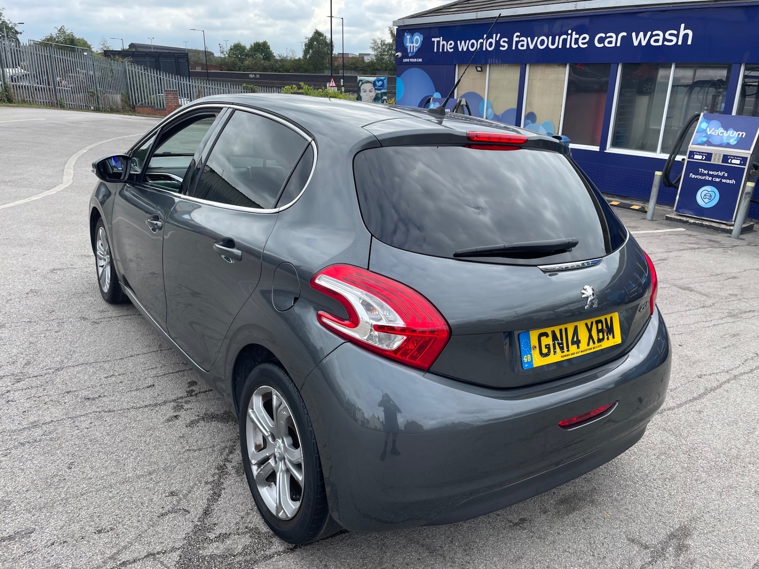 Used Peugeot 208 2014 for sale - 76430620: Photo 5